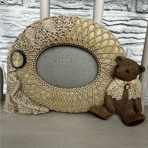 Vintage Style Lace and Bead Oval Photo Frame with Bear